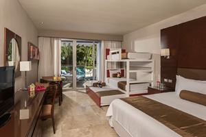 Family Club at Grand Riviera Princess offers 40 Family Club Deluxe Swimout Suite with Hot Tub